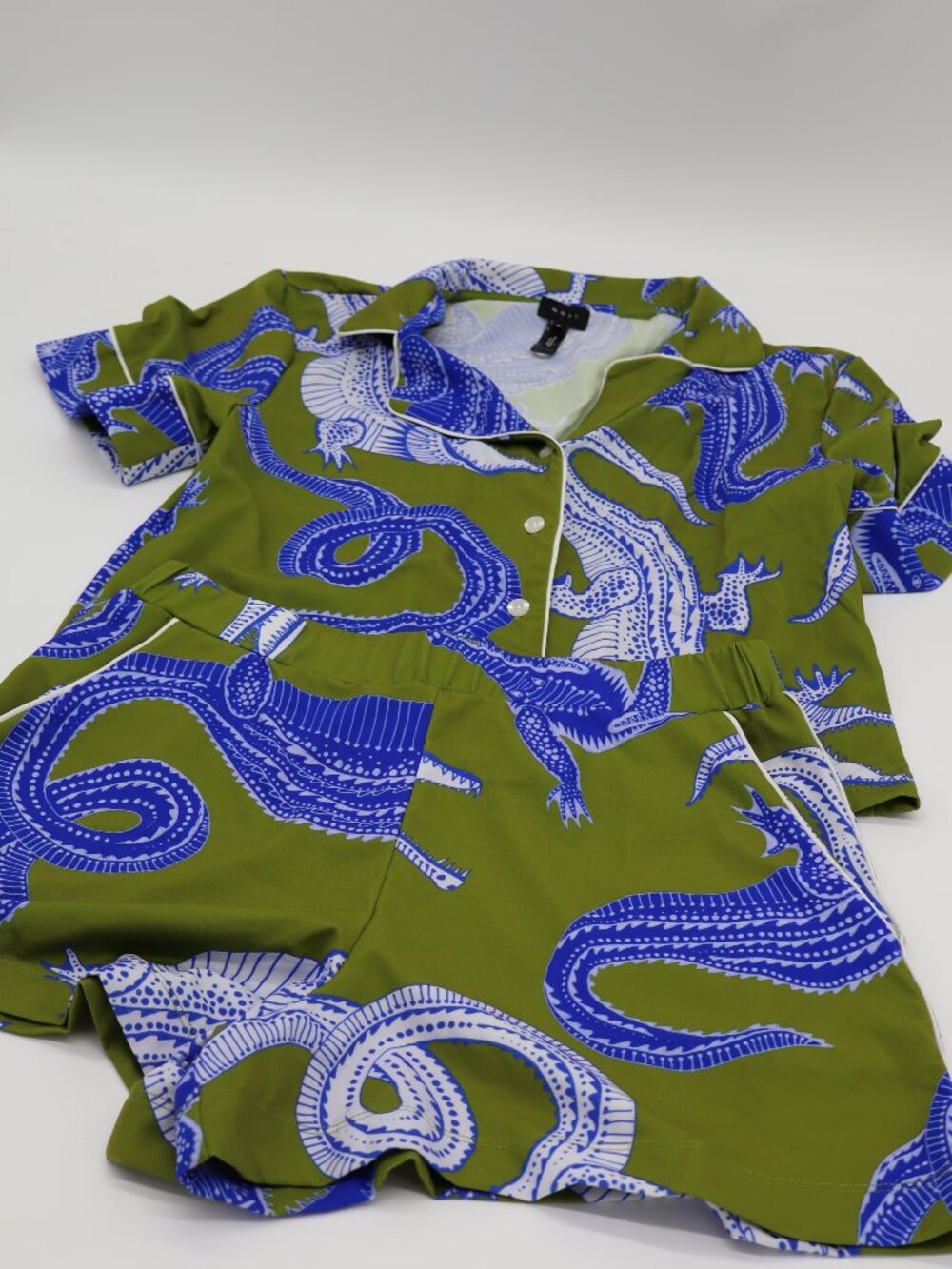 Noli women's Dragon print pajama set. Shirt and Shorts. size M